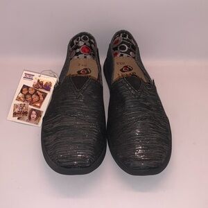Bobs from Skechers Black & Metallic Silver Memory Foam Womens size 6.5